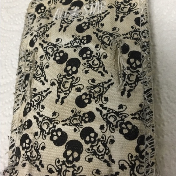 LOOKING FOR CONVERSE .. NOT FOR SALE!! - Picture 1 of 2